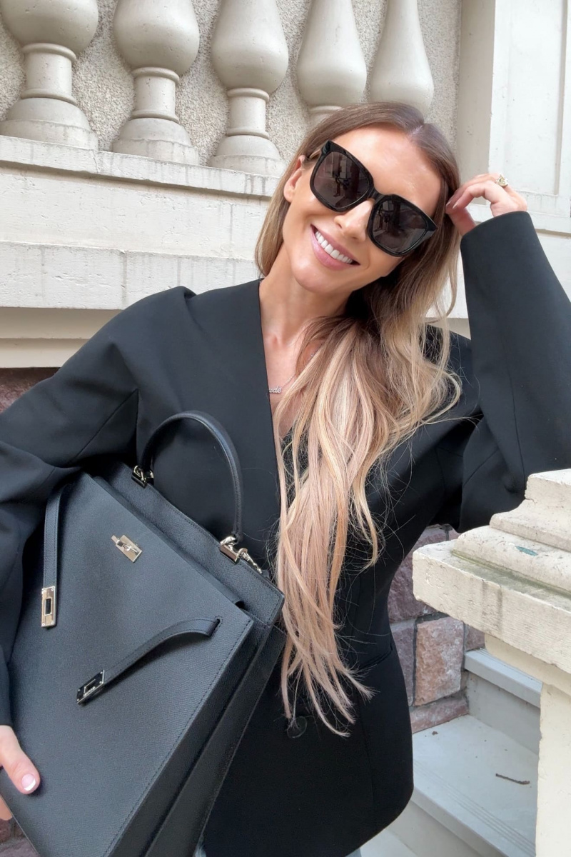 Girlboss 01 1.jpg
